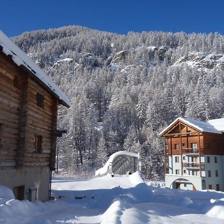 Skis Aux Pieds Dans Un Appartement Cosy Au Coeur Du Queyras Molines-en-Queyras Extérieur photo